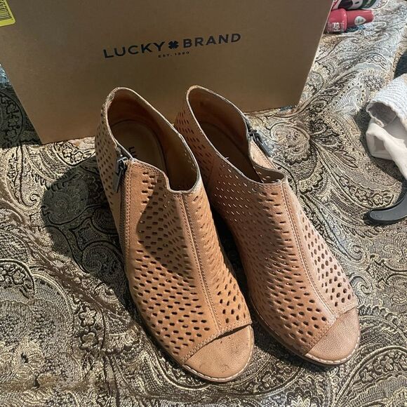 Lucky Brand Tan Ankle Booties with Woven Design wheat oxide size 8M like new - Picture 1 of 4